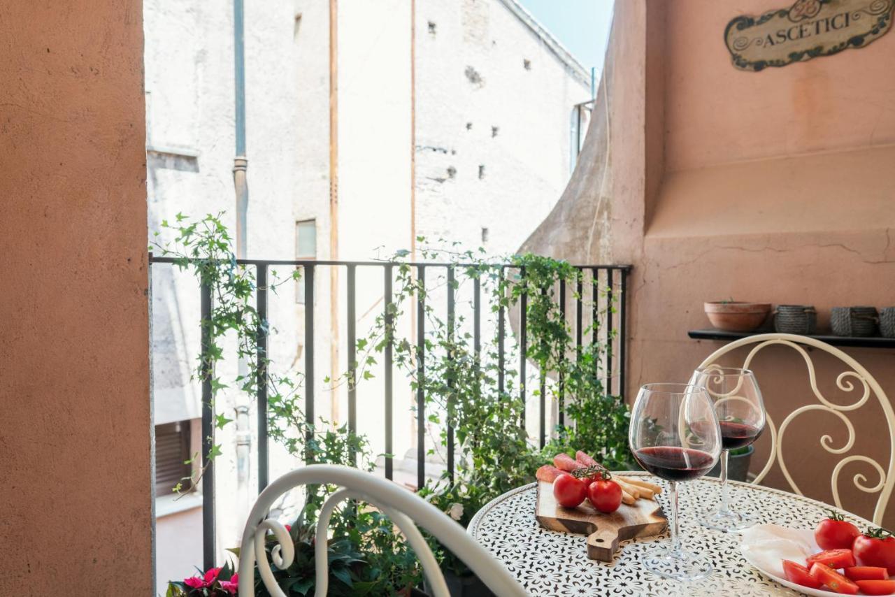Domus Quiritum Charming, Appartamento D'Epoca A Campo De' Fiori โรม ภายนอก รูปภาพ
