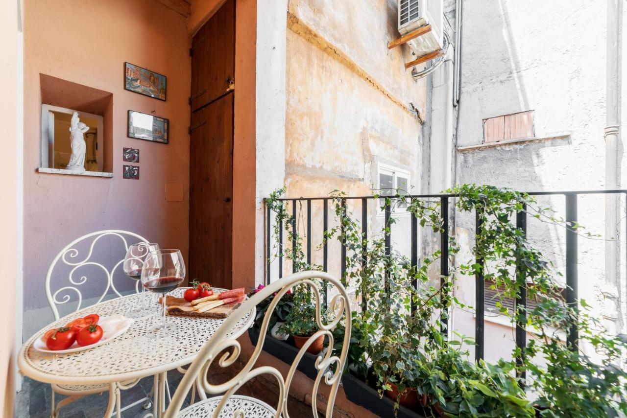 Domus Quiritum Charming, Appartamento D'Epoca A Campo De' Fiori โรม ภายนอก รูปภาพ